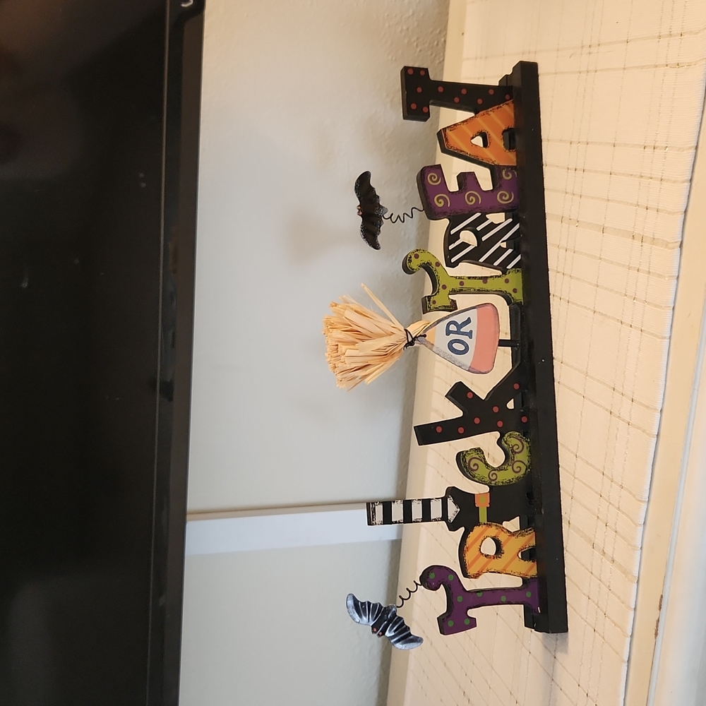 Halloween Decor "Trick or treat"